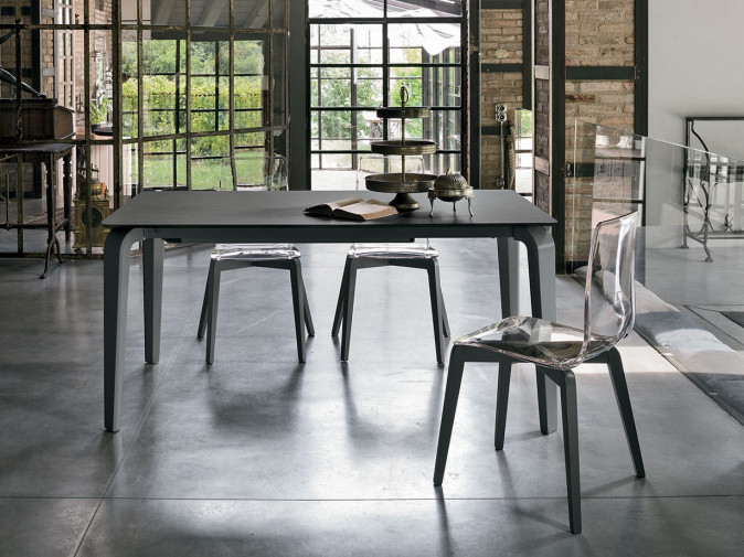 Стол обеденный Magellano