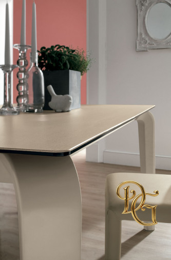 Стол обеденный Magellano