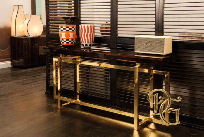 Консоль Charlotte