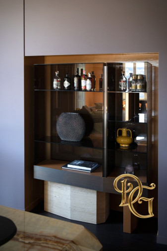 Витрина Amira