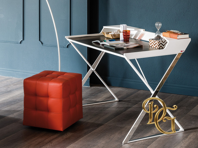 Стол письменный Qwerty