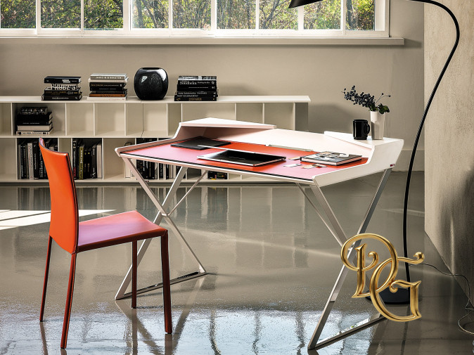 Стол письменный Qwerty