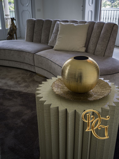 Столик журнальный Colonna