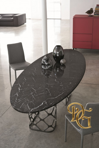 Стол обеденный Majesty