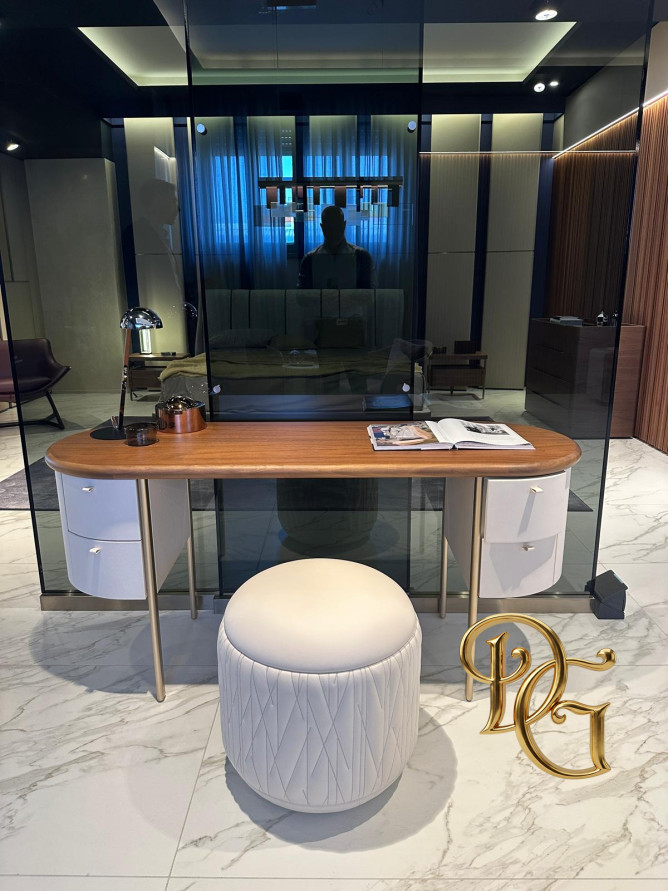 консоль showroom Turri