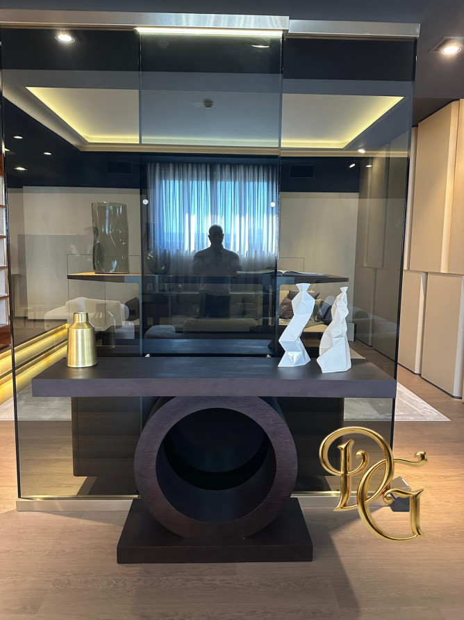 консоль showroom 