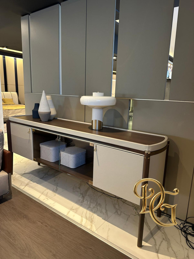 консоль showroom 