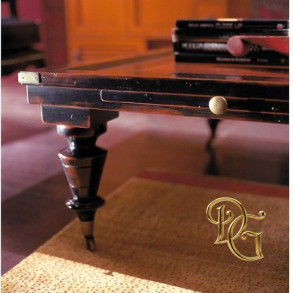 Столик журнальный Versailles2